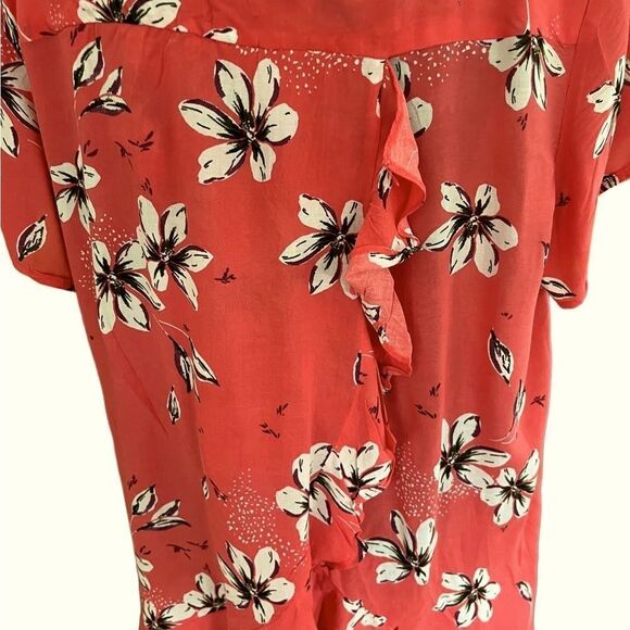 TORRID Coral Floral Ruffle Back Challis
Blouse size 1 - Picture 6 of 9